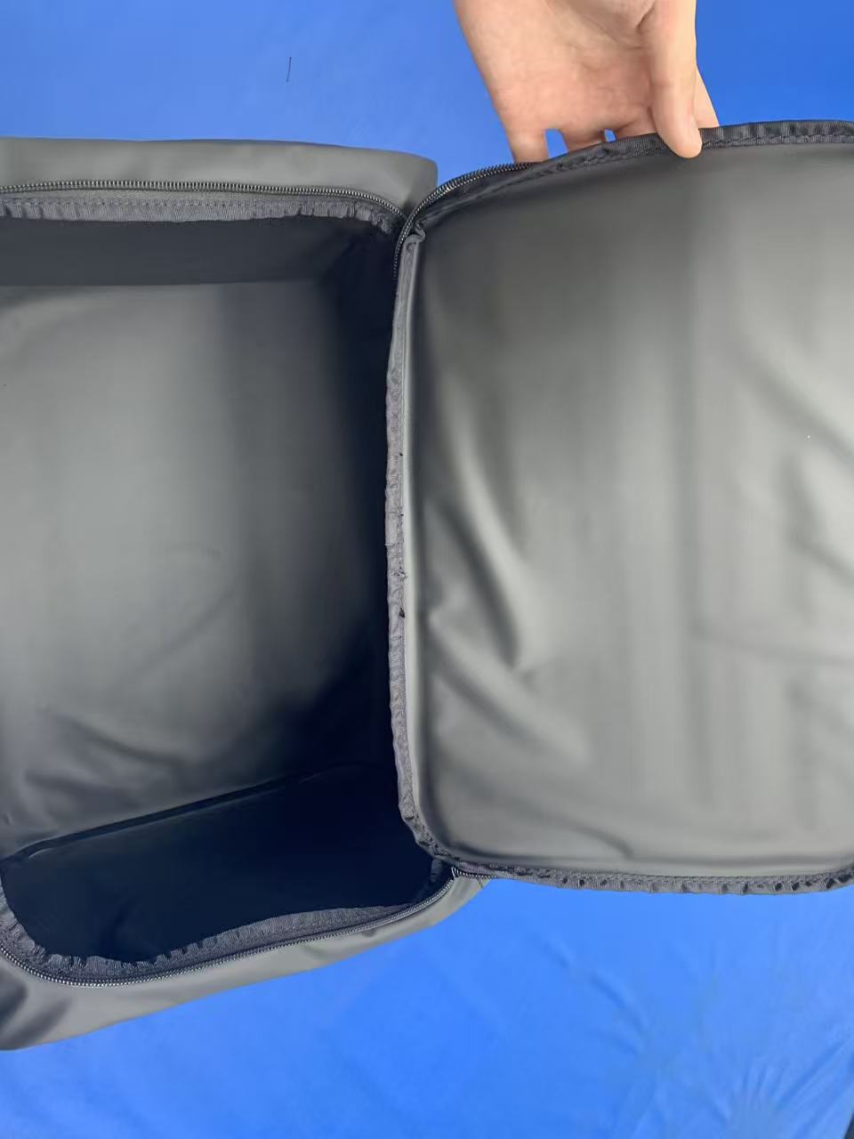 Dentro de una producción de enfriadores blandos soldados en Sealock